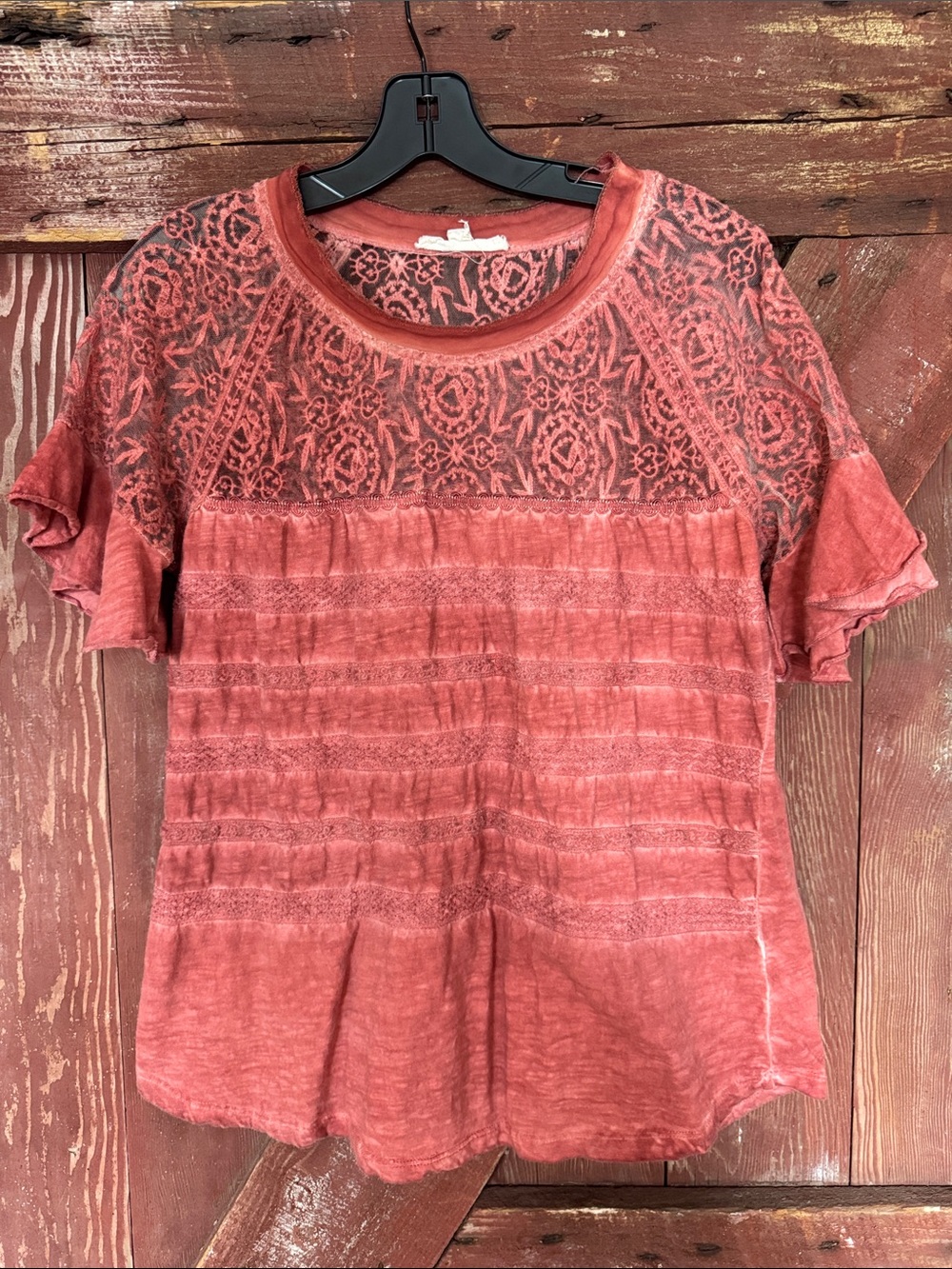 With Love Rust Textured Lace Yoke Short Sleeve Woven Band Women’s Top. Medium